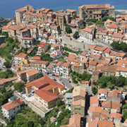 Veduta aerea del centro storico di Pisciotta [ clicca per ingrandire ]